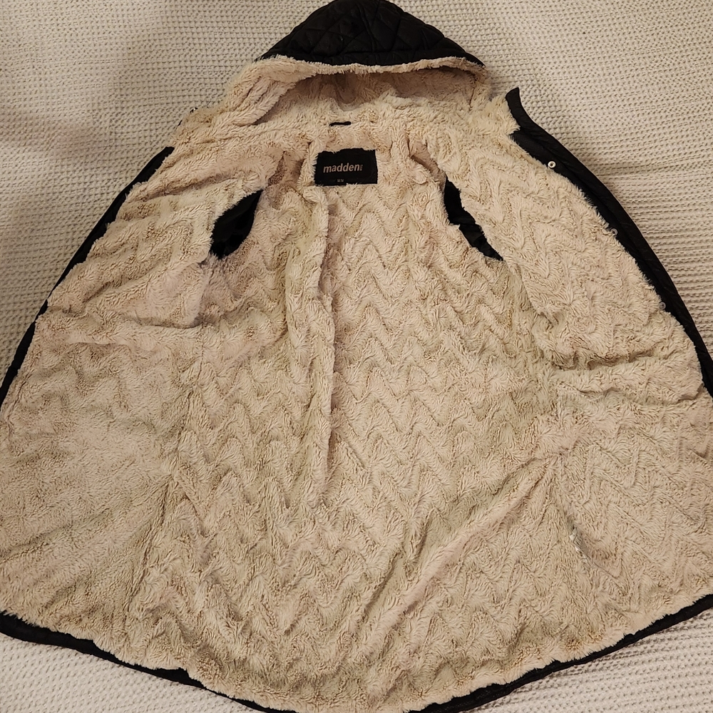 NWOT Madden Girl Black Puffer Coat with Cream Lining. Never Worn - Picture 4 of 8